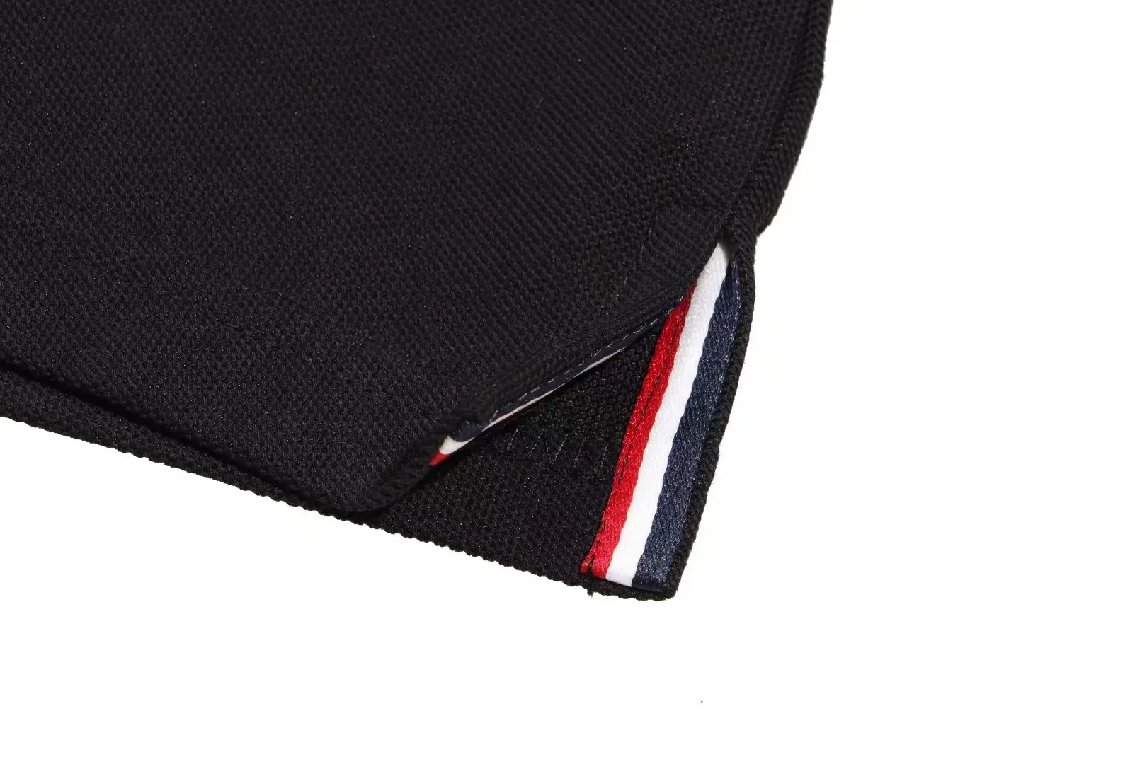 【New Arrival In Stock】𝐌𝐎𝐍𝐂𝐋𝐄𝐑~ #2025 New Arrival Quality POLO ， Breathable ， ， ， Quality。 ！ ， ！ LOGO Quality ：Black，White Sizes：M~L~XL~2XL~3XL
